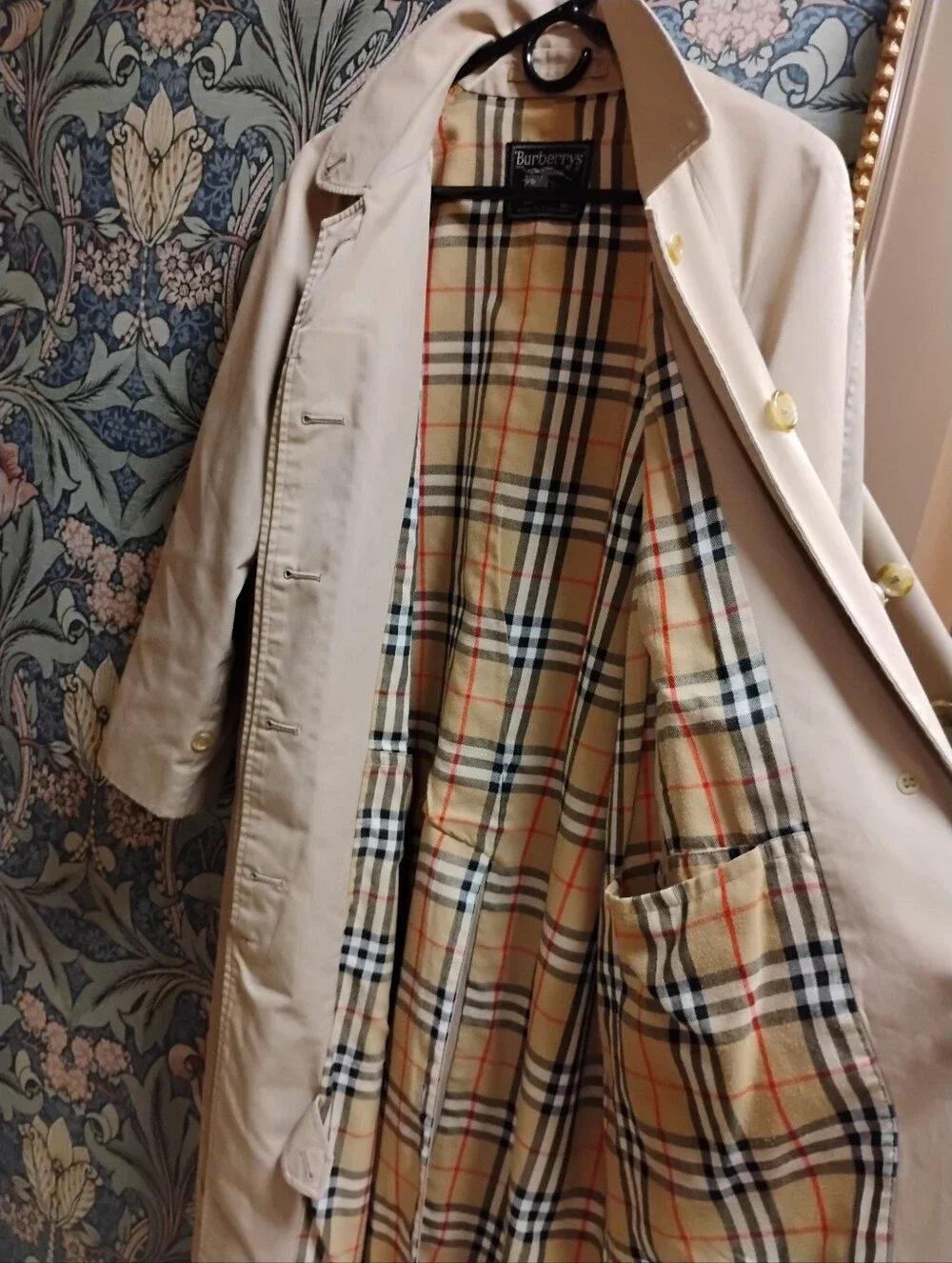 Vintage Burberry Trench Coat, Single Breasted - Picture 4 of 10